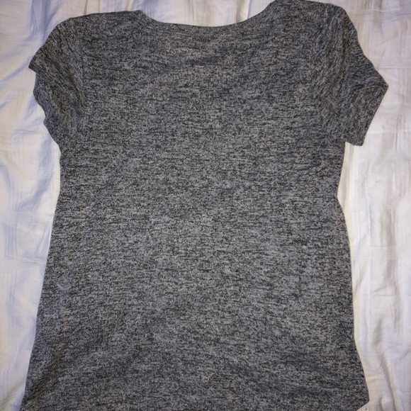 Heather grey xs Hollister t-shirt - Picture 4 of 5